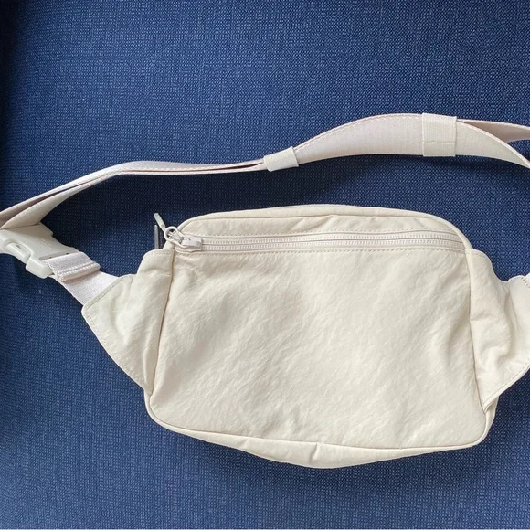 Lululemon Athletica Everywhere Belt Bag Large Cream Crossbody Bag - Picture 2 of 10